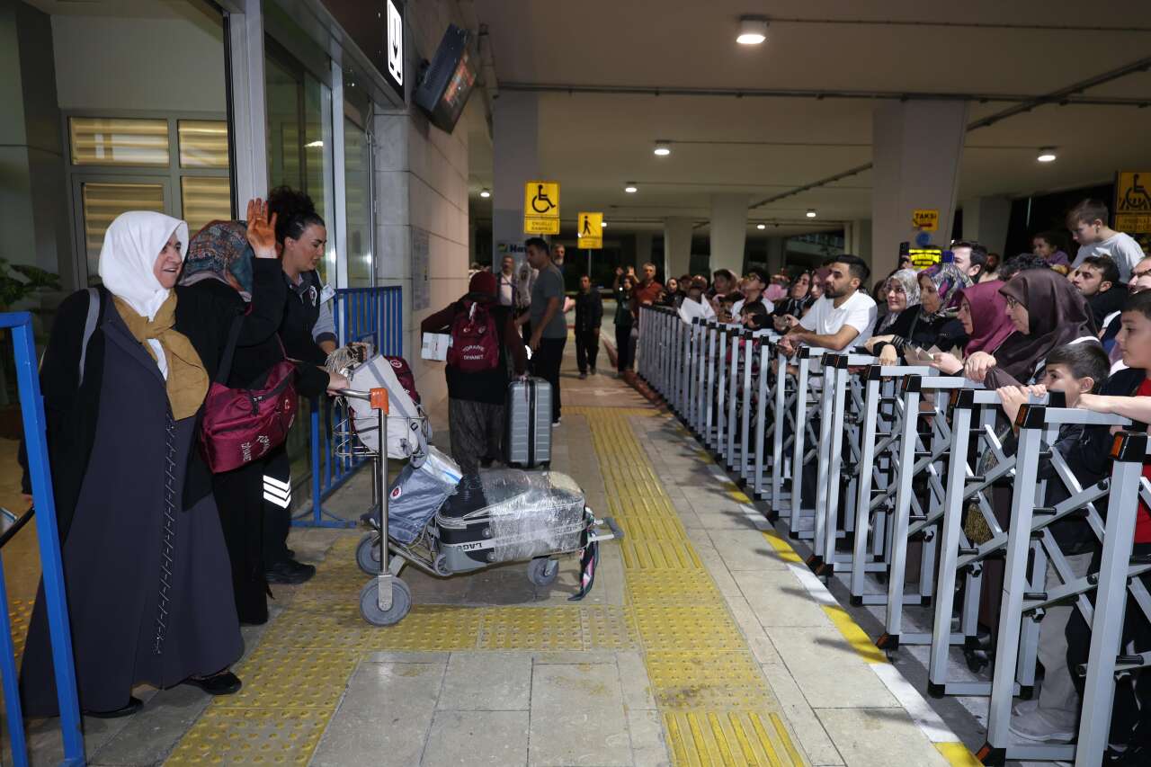 9 günlük kutsal yolculuk sona erdi! Vefa Umresi’nin ikinci kafilesi Konya’ya geldi 2